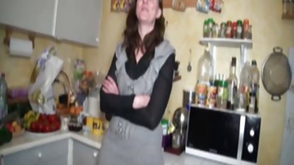 Ehepartner in der Kü ...