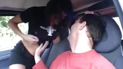 Älterer Bruder drück ...