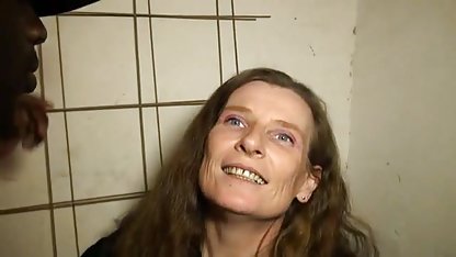 Brünette in Stiefeln ...